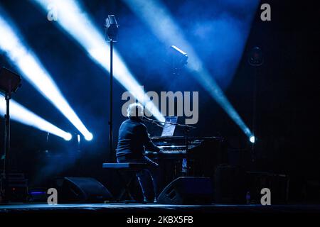 Der portugiesische Künstler Jorge Palma nimmt am fünften Konzert Teil, das acht Konzerte mit portugiesischen Künstlern in den Gärten des PalÃ¡cio de Cristal am 14. August 2020 in Porto, Portugal, veranstaltet. Diese Initiative hat 600 Sitze, die notwendigen Sicherheitsabstände aufgrund der Covid-19-Pandemie, und sie ist auch eine große Unterstützung für den portugiesischen Künstler und die portugiesische Kultur, die aufgrund der Pandemie ohne Mittel der Nachhaltigkeit vorkam. (Foto von Rita Franca/NurPhoto) Stockfoto