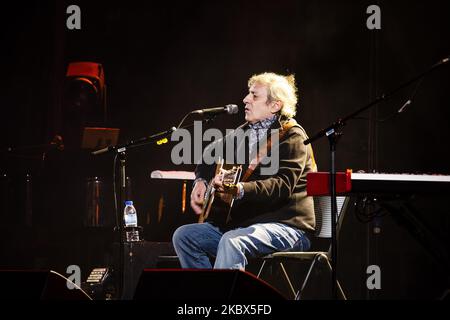 Der portugiesische Künstler Jorge Palma nimmt am fünften Konzert Teil, das acht Konzerte mit portugiesischen Künstlern in den Gärten des PalÃ¡cio de Cristal am 14. August 2020 in Porto, Portugal, veranstaltet. Diese Initiative hat 600 Sitze, die notwendigen Sicherheitsabstände aufgrund der Covid-19-Pandemie, und sie ist auch eine große Unterstützung für den portugiesischen Künstler und die portugiesische Kultur, die aufgrund der Pandemie ohne Mittel der Nachhaltigkeit vorkam. (Foto von Rita Franca/NurPhoto) Stockfoto