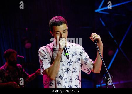 Der italienische Singer-Songwriter Diodato trat am 15. August 2020 auf der Bühne des Cinzella Festivals in Grottaglie (TA) auf. (Foto: Mimmo Lamacchia/NurPhoto) Stockfoto