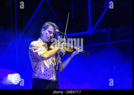 Rodrigo D'Erasmo tritt am 15. August 2020 auf der Bühne des Cinzella Festivals in Grottaglie (TA) auf. (Foto: Mimmo Lamacchia/NurPhoto) Stockfoto