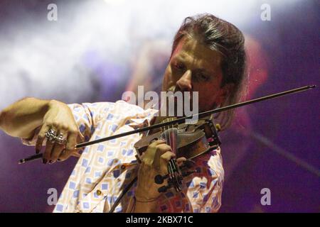 Rodrigo D'Erasmo tritt am 15. August 2020 auf der Bühne des Cinzella Festivals in Grottaglie (TA) auf. (Foto: Mimmo Lamacchia/NurPhoto) Stockfoto