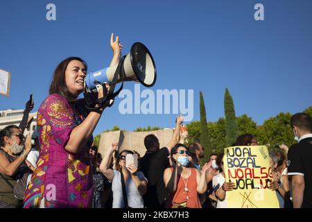 Am 16. August 2020 nehmen Menschen an einer Demonstration gegen die obligatorische Verwendung von Gesichtsmasken und andere Maßnahmen der spanischen Regierung zur Bekämpfung des Coronavirus in Spanien Teil. (Foto von Oscar Gonzalez/NurPhoto) Stockfoto