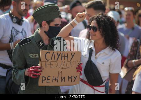 Demonstranten in Breslau, Polen, am 17. August 2020. Mitglieder der lokalen belarussischen Diaspora, Aktivisten und lokale Unterstützer, um ihre Solidarität mit den Belarussen während der Solidaritätskundgebung im Zusammenhang mit den politischen Ereignissen in ihrem Land auszudrücken. (Foto von Krzysztof Zatycki/NurPhoto) Stockfoto