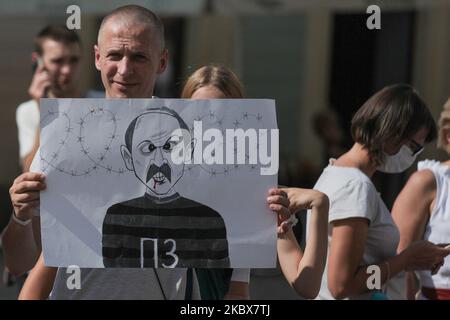 Demonstranten in Breslau, Polen, am 17. August 2020. Mitglieder der lokalen belarussischen Diaspora, Aktivisten und lokale Unterstützer, um ihre Solidarität mit den Belarussen während der Solidaritätskundgebung im Zusammenhang mit den politischen Ereignissen in ihrem Land auszudrücken. (Foto von Krzysztof Zatycki/NurPhoto) Stockfoto