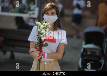 Demonstranten in Breslau, Polen, am 17. August 2020. Mitglieder der lokalen belarussischen Diaspora, Aktivisten und lokale Unterstützer, um ihre Solidarität mit den Belarussen während der Solidaritätskundgebung im Zusammenhang mit den politischen Ereignissen in ihrem Land auszudrücken. (Foto von Krzysztof Zatycki/NurPhoto) Stockfoto