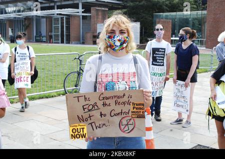 Demonstranten versammeln sich am 17. August 2020 in der Independence Mall, um ein Ende der Waffengewalt zu fordern und dass beide politischen Parteien das Leben armer Amerikaner vor den Gewinnen von Unternehmen in Philadelphia, PA, priorisieren. (Foto von Cory Clark/NurPhoto) Stockfoto