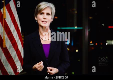 Die ehemalige US-amerikanische Generalanwältin Sally Yates spricht über die virtuelle Demokratische Nationalkonvention von 2020, die am 19. August 2020 online live übertragen und auf einem Laptop-Bildschirm aus London, England, angezeigt wird. Das viertägige Ereignis, das ursprünglich vom Juli verschoben wurde, findet fast vollständig aus der Ferne als Reaktion auf die Coronavirus-Pandemie statt. Der ehemalige US-Vizepräsident Joe Biden, der heute Abend offiziell nominiert wurde, wird bei den US-Präsidentschaftswahlen am 3. November mit Präsident Donald Trump konfrontiert sein. (Foto von David Cliff/NurPhoto) Stockfoto