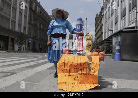 Indigene Gemeinden, die am 17. August 2020 im Zocalo von Mexiko-Stadt, Mexiko, errichtet wurden, blockierten Straßen, damit ihre Forderungen nach dem Recht auf Wohnung, Gesundheit und Arbeit angesichts der gesundheitlichen Notlage, die durch COVID-19 in Mexiko verursacht wurde, berücksichtigt werden. (Foto von Gerardo Vieyra/NurPhoto) Stockfoto