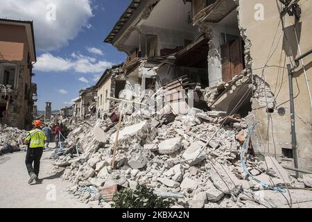 Die Zerstörung von Häusern durch das heftige Erdbeben in Amurrice, Italien, 24. August 2016 (Foto von Paolo Manzo/NurPhoto) Stockfoto