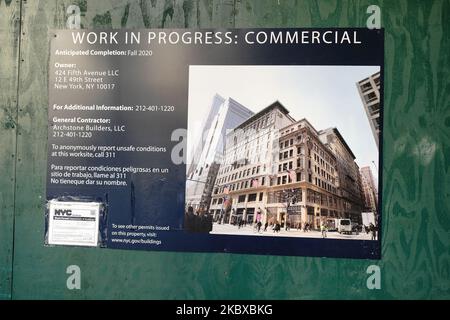 Ein Blick auf den laufenden Bau des ehemaligen Lord and Taylor Flagship Stores, der kürzlich vom Einzelhandelsgiganten Amazon gekauft wurde, da New York City die Phase 4 der Wiedereröffnung fortsetzt, nachdem am 20. August 2020 in New York City Beschränkungen zur Verlangsamung der Ausbreitung des Coronavirus auferlegt wurden. Die vierte Phase ermöglicht Outdoor-Kunst und -Unterhaltung, Sportveranstaltungen ohne Fans und Medienproduktion. Laut Bericht fügt Amazon 2.000 Arbeitsplätze im Lord & Taylor-Gebäude in NYC hinzu. (Foto von John Nacion/NurPhoto) Stockfoto
