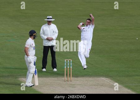 Sam Conners von Derbyshire beim Bowling während des Bob Willis Trophy-Spiels zwischen dem Durham County Cricket Club und dem Derbyshire County Cricket Club am Emirates Riverside, Chester le Street, am Samstag, den 22.. August 2020. (Foto von Mark Fletcher/MI News/NurPhoto) Stockfoto