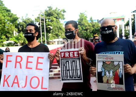 Demonstranten fordern am 23,2020. August die Freilassung eines bangladeschischen Journalisten Shafiqul Islam Kajol während der Menschenkette im Central Shahid Minar in Dhaka, Bangladesch. Die 53 Tage lang verschwunden war, später in der Nähe der indischen Grenze gefunden und am 02. Mai von der Grenzwache Bangladesh wegen Hausfriedensbruch verhaftet wurde. Jetzt ist er in Haft, da die Polizei Kajol gemäß Abschnitt 54 wieder festnimmt, so Medienbericht. (Foto von Mamunur Rashid/NurPhoto) Stockfoto