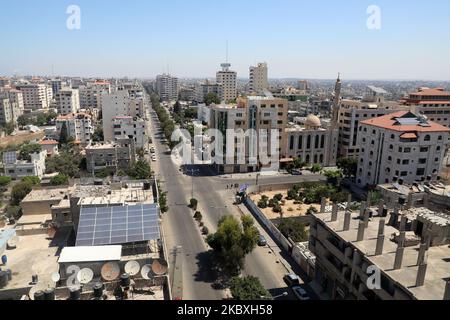 Ein Bild zeigt eine Ansicht von Gaza-Stadt Anfang des 25. August 2020, inmitten einer 48-stündigen totalen Sperre im Gazastreifen, nachdem lokale Fälle des neuartigen Coronavirus entdeckt wurden. (Foto von Majdi Fathi/NurPhoto) Stockfoto