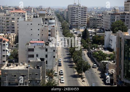 Ein Bild zeigt eine Ansicht von Gaza-Stadt Anfang des 25. August 2020, inmitten einer 48-stündigen totalen Sperre im Gazastreifen, nachdem lokale Fälle des neuartigen Coronavirus entdeckt wurden. (Foto von Majdi Fathi/NurPhoto) Stockfoto