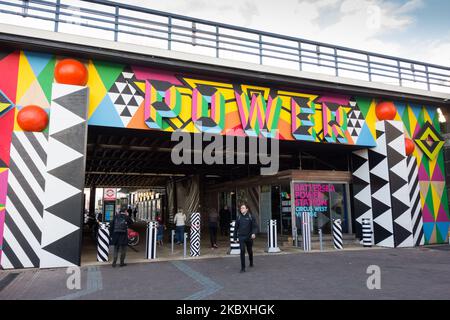 Der farbenfrohe neue Stromeingang zum Circus West Village im Battersea Power Station von Morag Myerscough, Battersea, London, England, Großbritannien Stockfoto