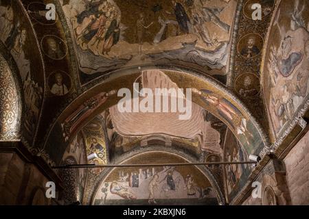 Chora Church Museum in Istanbul, Türkei gesehen am 26. August 2020. Das berühmte Museum der Stadt wird nach einem Dekret des Präsidenten in eine Moschee umgewandelt und für den muslimischen Gottesdienst geöffnet. Die Entscheidung, das Museum in eine Moschee umzuwandeln, kommt nur einen Monat, nachdem Präsident Erdogan das Hagia Sophia-Museum kontrovers in eine Moschee verwandelt hat. Das Chora Church Museum stammt aus der byzantinischen Zeit, als es ursprünglich als Kloster erbaut wurde, während der osmanischen Zeit wurde es in eine Moschee umgewandelt, bevor es 1948 in ein Museum umgewandelt wurde. Das Innere ist mit einigen der ältesten Byzanten dekoriert Stockfoto