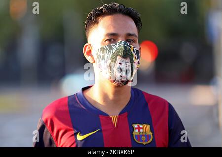 Demonstration vor den Büros des FC Barcelona, in der der Rücktritt des Vereinsvorsitzenden Josep Maria Bartomeu gefordert wird und dass Leo Messi das Team von Barça nicht verlässt, am 26.. August 2020.(Foto: Joan Valls/Urbanandsport /NurPhoto) Stockfoto