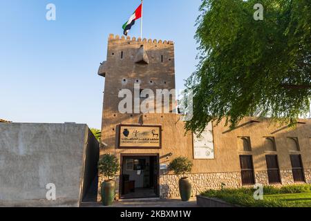 Dubai, VAE - Oktober 2022: Kreuzung des Civilizations Museum, gelegen im historischen Shindagha-Gebiet im Bur Dubai-Gebiet, Vereinigte Arabische Emirate Stockfoto