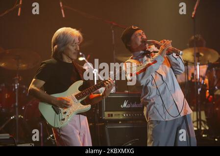 Die Fusion Jazz Band T-Square und Dimension sind am 11. November 2004 während einer Promotion-Tour in Seoul, Südkorea, auf der Bühne zu sehen. (Foto von Seung-il Ryu/NurPhoto) Stockfoto