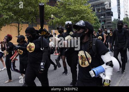 Protestierende der Freedom Fighter DC Bewegung marschieren am 28. August 2020 in Washington DC, USA, gegen die Brutalität der Polizei und definanzieren die Polizei. (Foto von Lenin Nolly/NurPhoto) Stockfoto