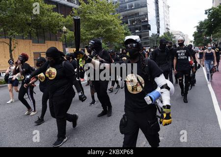 Protestierende der Freedom Fighter DC Bewegung marschieren am 28. August 2020 in Washington DC, USA, gegen die Brutalität der Polizei und definanzieren die Polizei. (Foto von Lenin Nolly/NurPhoto) Stockfoto