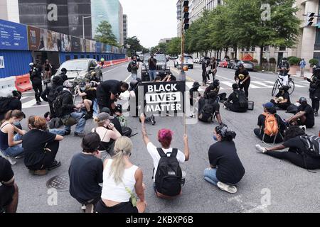 Protestierende der Freedom Fighter DC Bewegung marschieren am 28. August 2020 in Washington DC, USA, gegen die Brutalität der Polizei und definanzieren die Polizei. (Foto von Lenin Nolly/NurPhoto) Stockfoto