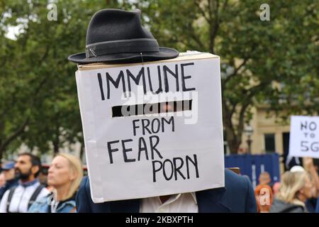 Tausende von Anti-Maskenprotestierenden versammeln sich am 29. August 2020 auf dem Trafalger Square gegen Sperrbeschränkungen, Maskenverschleißangebote und Impfvorschläge in London, Großbritannien. (Foto von Lucy North/MI News/NurPhoto) Stockfoto