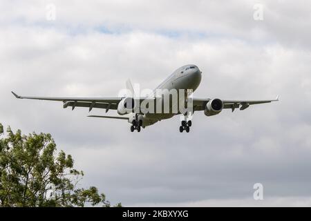 ZZ335 Royal Air Force Airbus Voyager KC3 steigt am 30. August 2020 in RAF Brize Norton, London, England, ein. (Foto von Jon Hobley/MI News/NurPhoto) Stockfoto