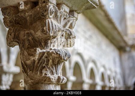 Kloster und Details der Hauptstädte der Kathedrale von Girona (Katalonien, Spanien) ESP: Claustro y detalles de los capiteles de la catedral de Gerona Stockfoto