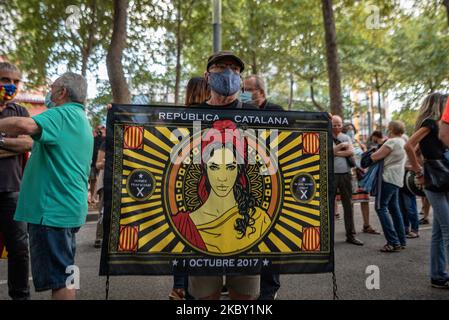 Rund 100 Menschen haben am 2. September 2020 in Girona, Spanien, vor den Gerichten von Girona gegen die Vorladungen protestiert, um von den Demonstranten zu zeugen, die die Autobahn während der Proteste der Demokratischen Tsunami blockiert haben. (Foto von Adria Salido Zarco/NurPhoto) Stockfoto