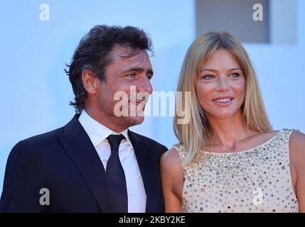 Adriano Giannini und Gaia Trussardi posiert auf dem roten Teppich während der Filmfestspiele von Venedig 77. am 02. September 2020 in Venedig, Italien. (Foto von Matteo Chinellato/NurPhoto) Stockfoto