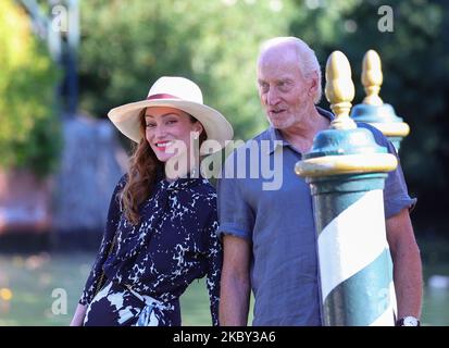 Lotte Verbeek und Charles Dance kommen am 03. September 2020 beim Filmfestival in Venedig 77. im Excelsior an. (Foto von Matteo Chinellato/NurPhoto) Stockfoto