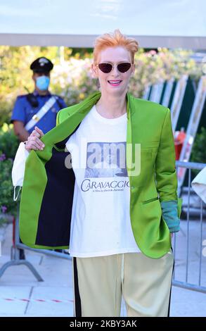 Tilda Swinton wird gesehen, wie er am 03. September 2020 während des Filmfestivals in Venedig 77. im Excelsior ankommt. (Foto von Matteo Chinellato/NurPhoto) Stockfoto