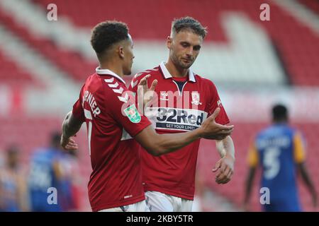 Marcus Tavernier von Middlesbrough feiert mit Lewis Wing, nachdem er beim Carabao Cup-Spiel zwischen Middlesbrough und Shrewsbury Town im Riverside Stadium, Middlesbrough, ihr viertes Tor erzielt hat. (Kredit: Mark Fletcher | MI News) (Foto von MI News/NurPhoto) Stockfoto