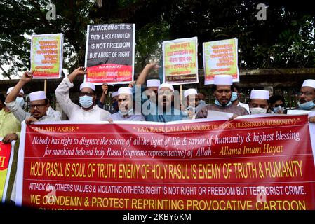 Der Aktivist der sunnitischen Weltbewegung in Bangladesch veranstalte am 5. September 2020 eine Protestkundgebung gegen den Neudruck der Karikatur des Propheten Mohammed durch das französische Magazin Charlie Hebdo vor dem National Press Club in Dhaka, Bangladesch. (Foto von Mamunur Rashid/NurPhoto) Stockfoto