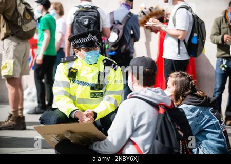 Disco und andere Tanzveranstaltungen vor dem Buckingham Palace und Trafalgar Square, 5. September 2020 in London, Großbritannien. Aktivisten der Extinction Rebellion nehmen an einer Reihe von Rebellion-Protesten im September in Großbritannien Teil, um die Politiker aufzufordern, das Klima- und ökologische Notstandsgesetz (CEE Bill) zu befürworten, das unter anderem Maßnahmen wie Ein ernsthafter Plan, um den Anteil der Emissionen im Vereinigten Königreich zu bewältigen und den kritischen Anstieg der globalen Temperaturen zu stoppen und die Einbeziehung der einfachen Menschen in die zukünftige Umweltplanung mittels einer Bürgerversammlung zu ermöglichen. (Foto von Maciek Musialek/NurPhoto) Stockfoto