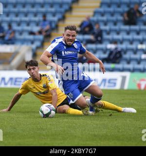 Alex Macdonald aus Gillingham wird am 5. September 2020 beim Carabao Cup-Spiel zwischen Gillingham und Southend United im MEMS Priestfield Stadium, Gillingham, England, von Lewis Gard von Southend United angefoult. (Foto von Tom West/MI News/NurPhoto) Stockfoto