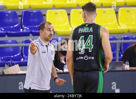 Carles Duran und Joel Parra während des Spiels zwischen Morabanc Andorra und Joventut Badalona, das dem Halbfinale der katalanischen Basketball-Liga entspricht, spielten am 04.. September 2020 im Palau Blaugrana in Barcelona, Spanien. (Foto von Joan Valls/Urbanandsport/NurPhoto) Stockfoto