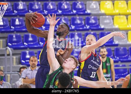 Babatunde Olumuyiwa und Haukur Palsson während des Spiels zwischen Morabanc Andorra und Joventut Badalona, das dem Halbfinale der katalanischen Basketball-Liga entspricht, das am 04.. September 2020 im Palau Blaugrana in Barcelona, Spanien, gespielt wurde. (Foto von Joan Valls/Urbanandsport/NurPhoto) Stockfoto