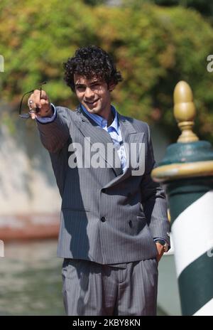 Massimiliano Caiazzo wird am 05. September 2020 beim Filmfestival in Venedig 77. im Excelsior ankommen sehen. (Foto von Matteo Chinellato/NurPhoto) Stockfoto