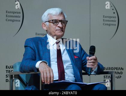 Jerzy Buzek, MdEP, ehemaliger Präsident des Europäischen Parlaments (2009–2012), ehemaliger polnischer Premierminister (1997–2001) und Vorsitzender des Programmausschusses der EWG. Die Ausgabe des Europäischen Wirtschaftskongresses 12. findet vom 2. Bis 4. September 2020 im Internationalen Kongresszentrum in Katowice statt. Die Referenten des Kongresses sind Experten aus Politik, Wirtschaft, Wissenschaft und gemeinnützigen Organisationen aus Mitteleuropa. Am 3. September 2020 in Katowice, Woiwodschaft Schlesien, Polen. (Foto von Artur Widak/NurPhoto) Stockfoto