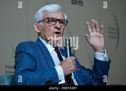 Jerzy Buzek, MdEP, ehemaliger Präsident des Europäischen Parlaments (2009–2012), ehemaliger polnischer Premierminister (1997–2001) und Vorsitzender des Programmausschusses der EWG. Die Ausgabe des Europäischen Wirtschaftskongresses 12. findet vom 2. Bis 4. September 2020 im Internationalen Kongresszentrum in Katowice statt. Die Referenten des Kongresses sind Experten aus Politik, Wirtschaft, Wissenschaft und gemeinnützigen Organisationen aus Mitteleuropa. Am 3. September 2020 in Katowice, Woiwodschaft Schlesien, Polen. (Foto von Artur Widak/NurPhoto) Stockfoto