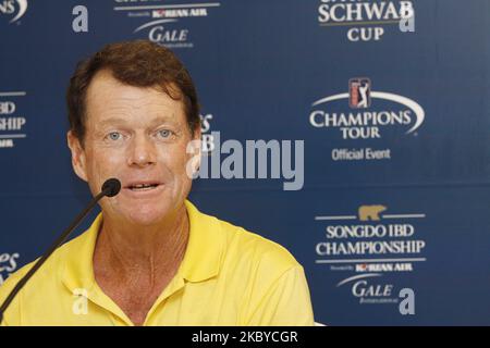 Tom Watson nimmt an der Pressekonferenz während der PGA Tour Songdo IBD Championship in Incheon, westlich von Seoul, am 5. September 2011 in Südkorea Teil. Die Songdo IBD Championship ist ein Golfturnier auf der Champions Tour. Es wurde zum ersten Mal als die Posco E&C Songdo Championship im September 2010 im Jack Nicklaus Golf Club Korea in Songdo, Südkorea, gespielt. Es war das erste Turnier der Champions Tour in Asien. 2010 betrug der Geldbeutel 3.000.000 US-Dollar, $450.000 gingen an den Gewinner. Dies war der größte Geldbeutel, den es je für ein Champions Tour-Event gab. (Foto von Seung-il Ryu/NurPhoto) Stockfoto