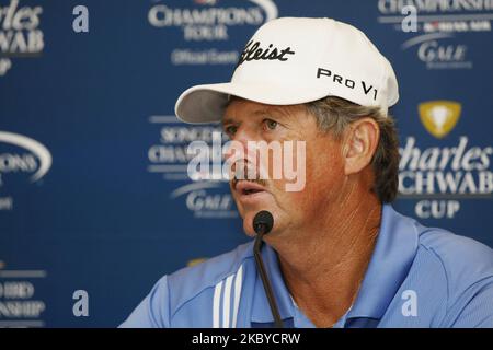 Jay Don Blake aus den USA spricht über den Turniersieg während der Pressekonferenz des PGA Tour Songdo IBD-Meisterschaftsgewinners im Jack Nicklaus Golf Club in Incheon am 18. September 2011. Jay Don Blake überlebte am Sonntag eine fünfLoch-Playoff-Runde mit vier Spielern und gewann die Champions Tour Songdo Championship in Südkorea. Es war der erste Turniersieg für Blake seit 1991, als er 1991 die Shearson Lehman Brothers Open und die Argentina Open gewann. (Foto von Seung-il Ryu/NurPhoto) Stockfoto