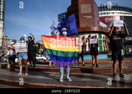 Aktivisten protestieren gegen die absolute Begnadigung, die der US-Marine Joseph Scott Pemberton gewährt wurde, der am 8. September 2020 in Quezon City, Philippinen, der Tötung der philippinischen Transgender-Frau Jennifer Laude im Jahr 2014 verurteilt wurde. (Foto: Lisa Marie David/NurPhoto) Stockfoto