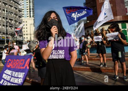 Aktivisten protestieren gegen die absolute Begnadigung, die der US-Marine Joseph Scott Pemberton gewährt wurde, der am 8. September 2020 in Quezon City, Philippinen, der Tötung der philippinischen Transgender-Frau Jennifer Laude im Jahr 2014 verurteilt wurde. (Foto: Lisa Marie David/NurPhoto) Stockfoto