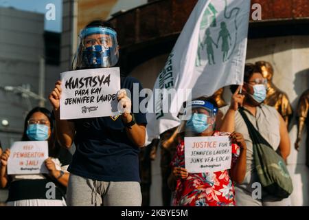 Die LGBTQ+-Rechtsgruppe Bahaghari und Gabriela und andere progressive Gruppen versammeln sich zu einem Protest vor dem Pfadfinderkreis in Quezon City, nachdem der philippinische Präsident Rodrigo Duterte den US-Marine Joseph Scott Pemberton begnadigt hatte, der für die Tötung der philippinischen Transgender-Frau Jennifer Laude im Jahr 2014 verurteilt wurde. Quezon City, Metro Manila, Philippinen, 8. September 2020. (Foto von Mohd Sarajean/NurPhoto) Stockfoto