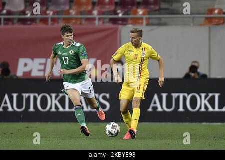 Nicusor Bancu aus Rumänien im Einsatz gegen Paddy McNair aus Nordirland während des UEFA Nations League 2021-Spiels zwischen Rumänien und Nordirland am 4. September 2020 in der Arena Nationala in Bukarest, Rumänien. (Foto von Alex Nicodim/NurPhoto) Stockfoto