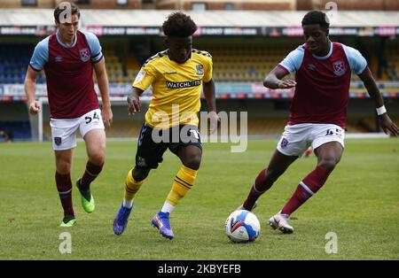 L-R Conor Coventry von West Ham United U21, Terrell Egbri von Southend United und Ademipo Odubeke von West Ham United U21 im Einsatz während der EFL Trophy Southern Group zwischen Southend United und West Ham United U21 am 08.. September 2020 im Roots Hall Stadium in Southend, Großbritannien (Foto von Action Foto Sport/NurPhoto) Stockfoto