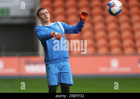 Joel Dixon von Barrow erwärmt sich vor dem Spiel der EFL Trophy zwischen Blackpool und Barrow in der Bloomfield Road, Blackpool, England, am 8. September 2020. (Foto von Mark Fletcher/MI News/NurPhoto) Stockfoto